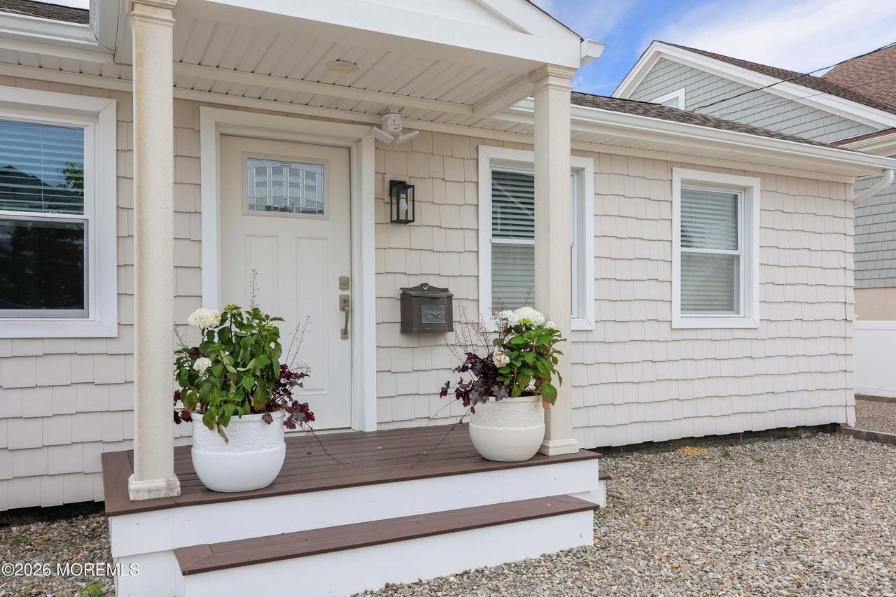 447 Tunney Ave - Photo 4 of 29