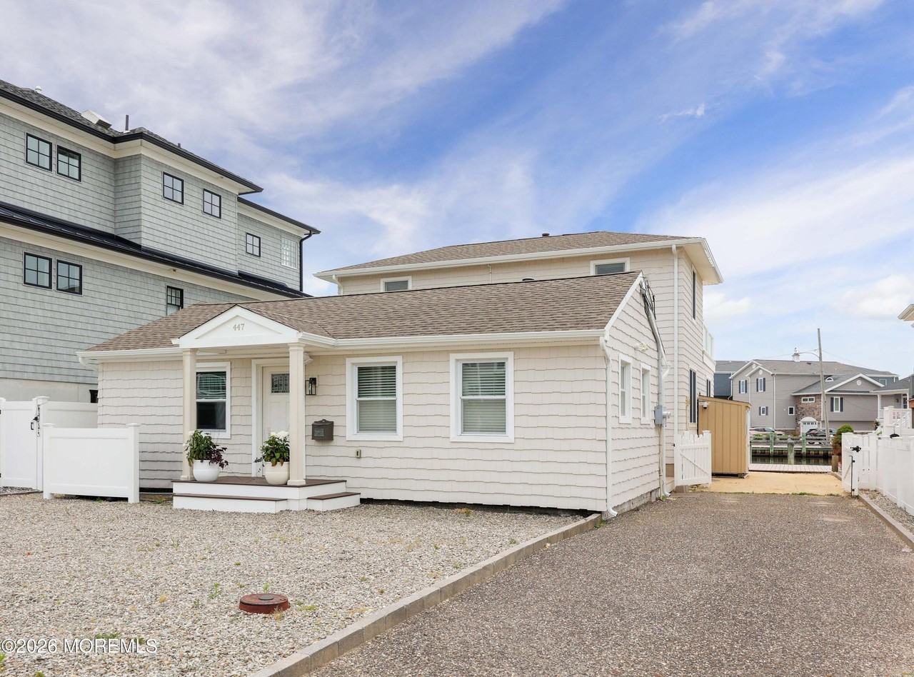 447 Tunney Ave - Photo 5 of 29