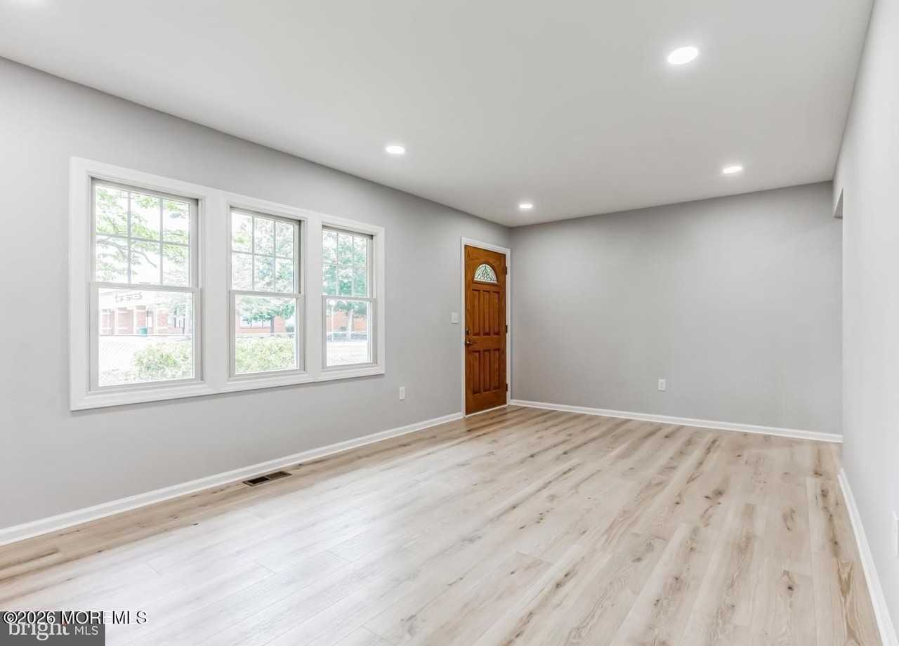 13 Broadway - Photo 5 of 6