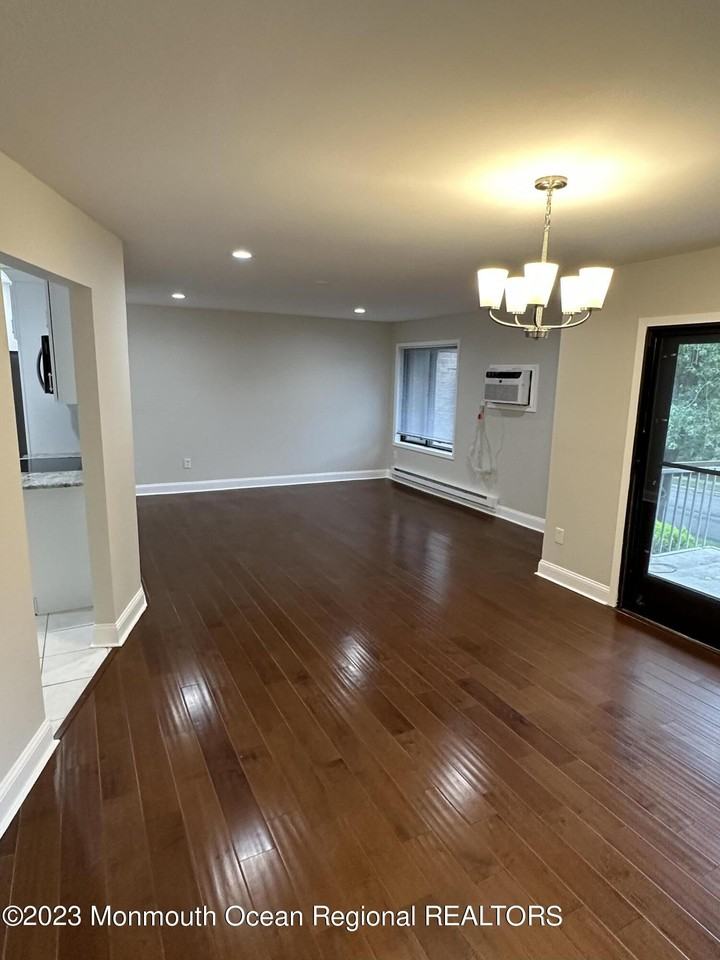 35 Amberly Dr #J - Photo 3 of 6