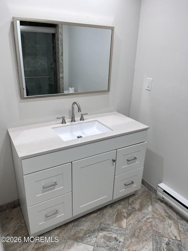 35 Amberly Dr #J - Photo 4 of 6