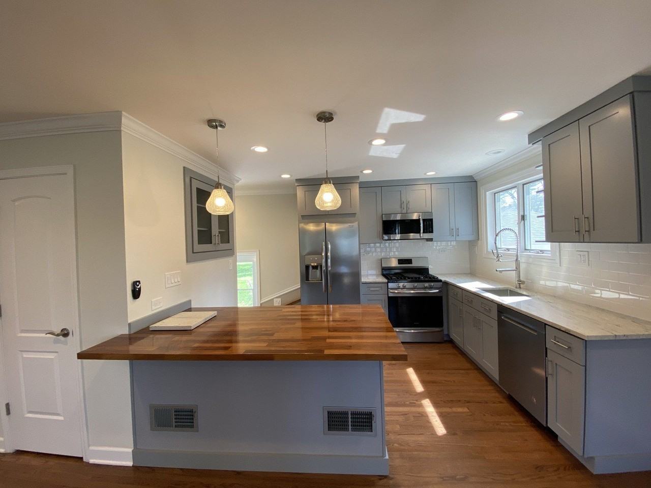 2171 Laura Ln - Photo 4 of 23