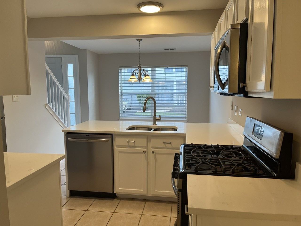 656 Beaver Ct - Photo 4 of 21