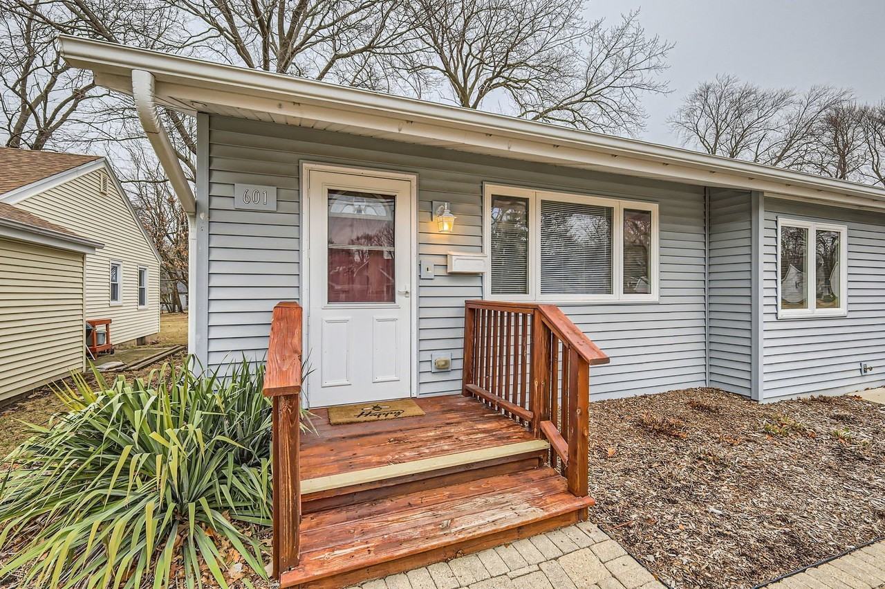 601 Oakwood Dr - Photo 2 of 11