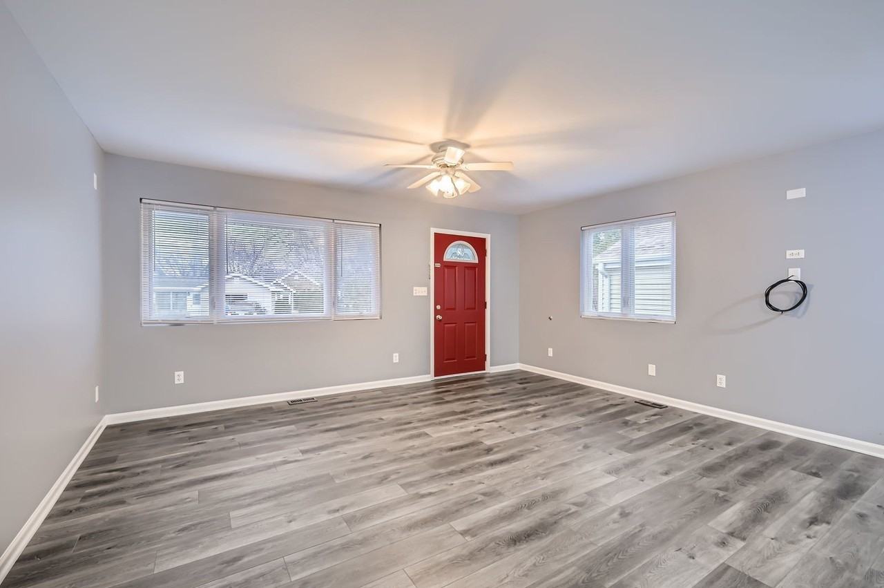 601 Oakwood Dr - Photo 4 of 11