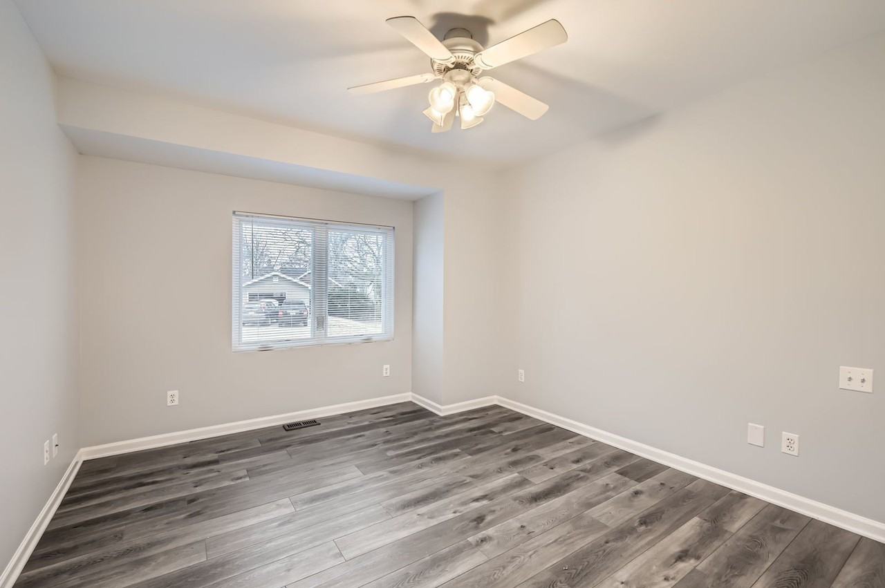 601 Oakwood Dr - Photo 7 of 11