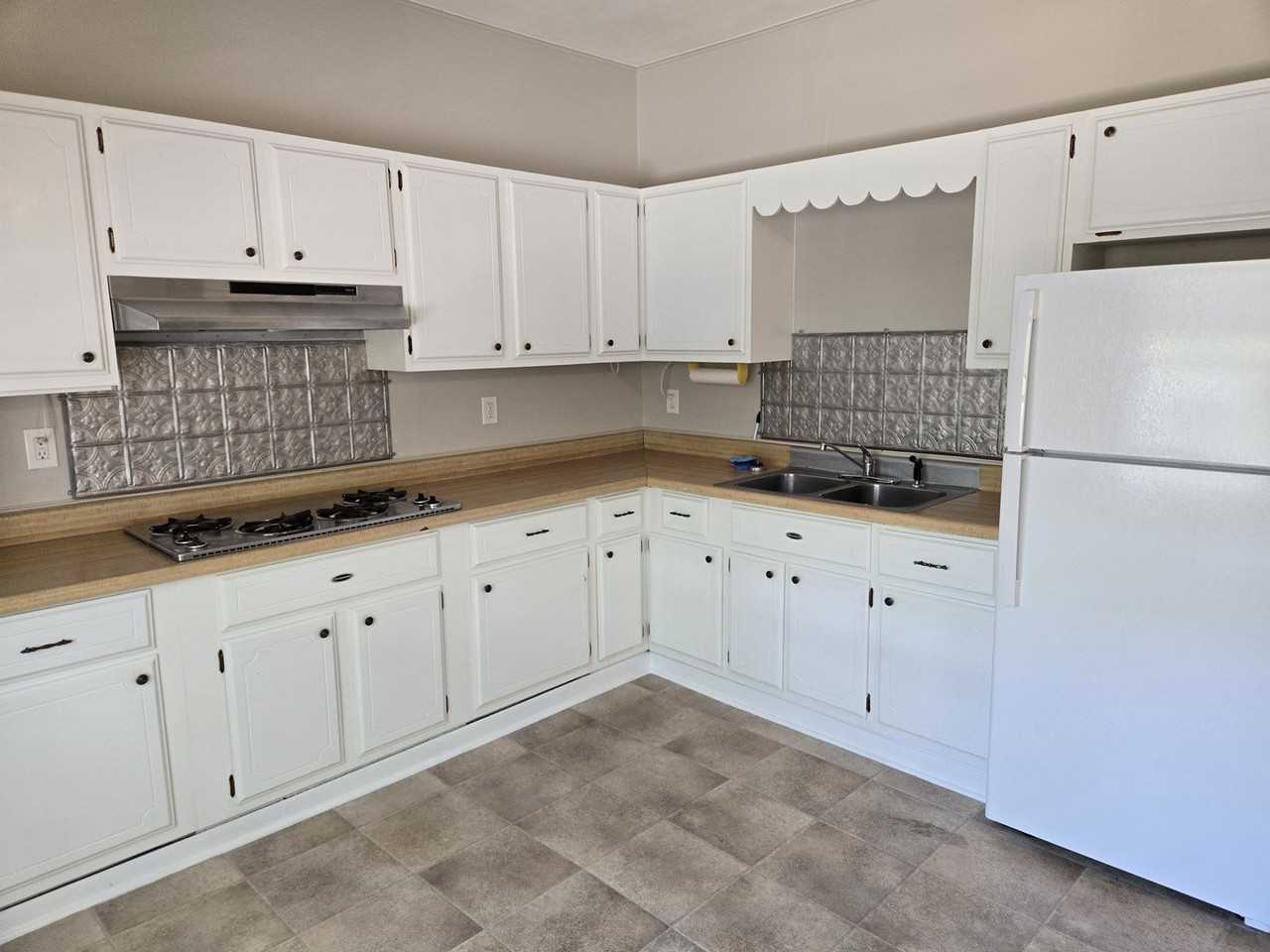 208 S Main St #2F - Photo 6 of 12