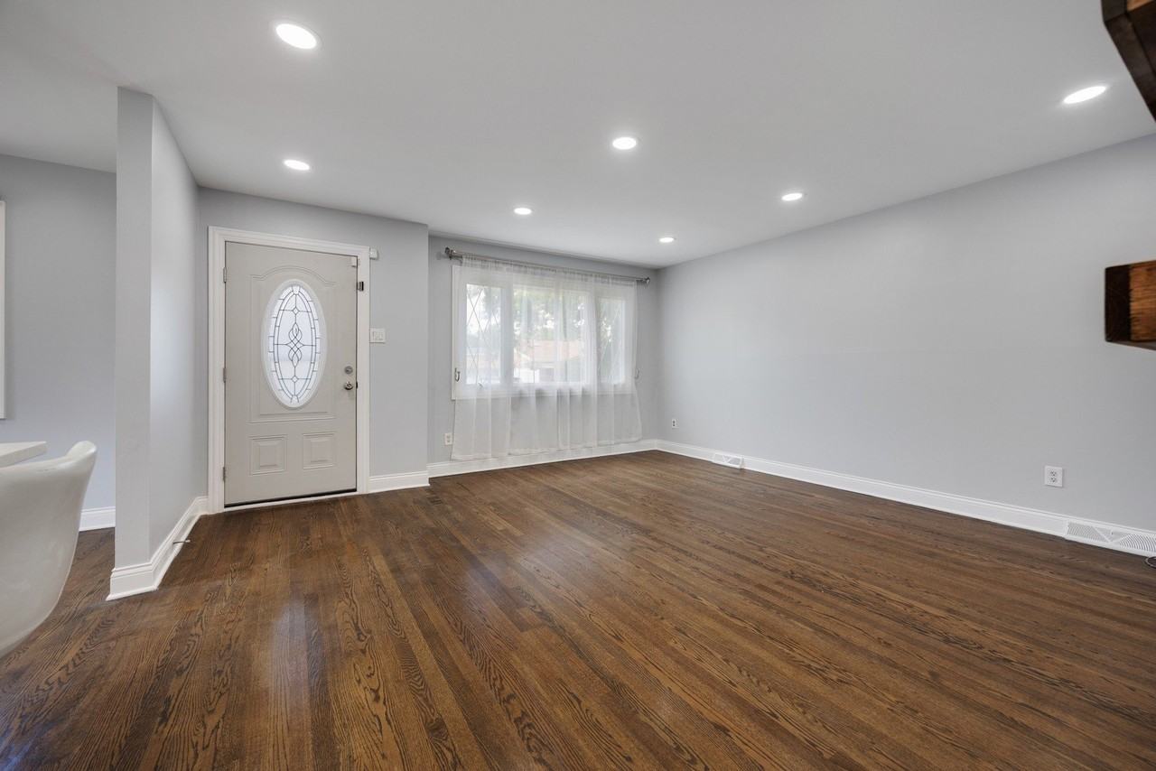 8833 Tulley Ave - Photo 4 of 24
