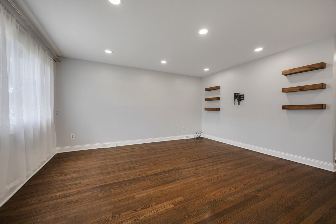 8833 Tulley Ave - Photo 5 of 24