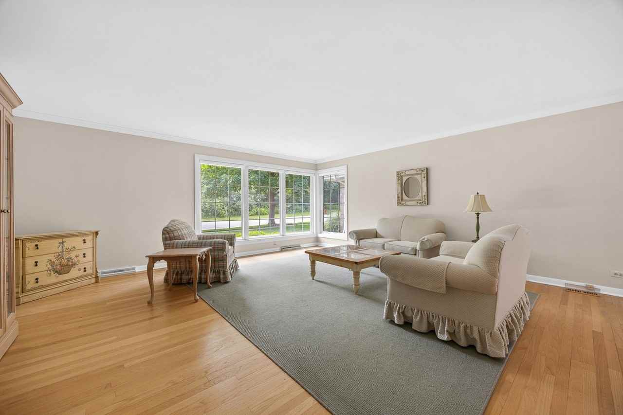 2922 Sunnyside Ave - Photo 5 of 32