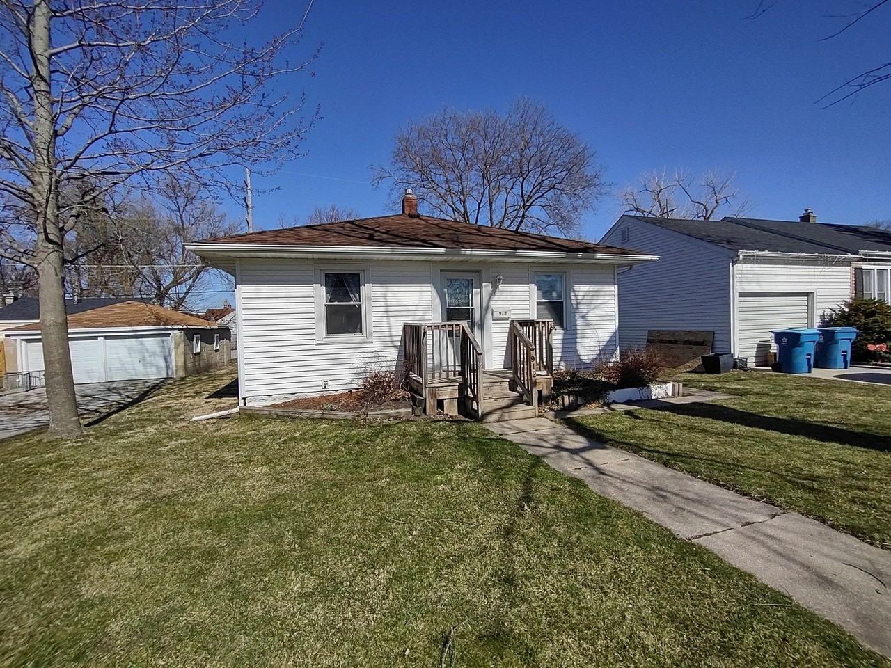 912 Douglas St - Photo 2 of 16