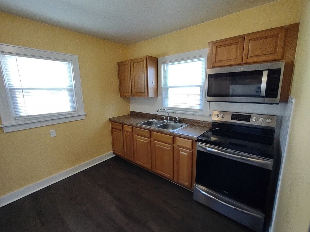 912 Douglas St - Photo 4 of 16