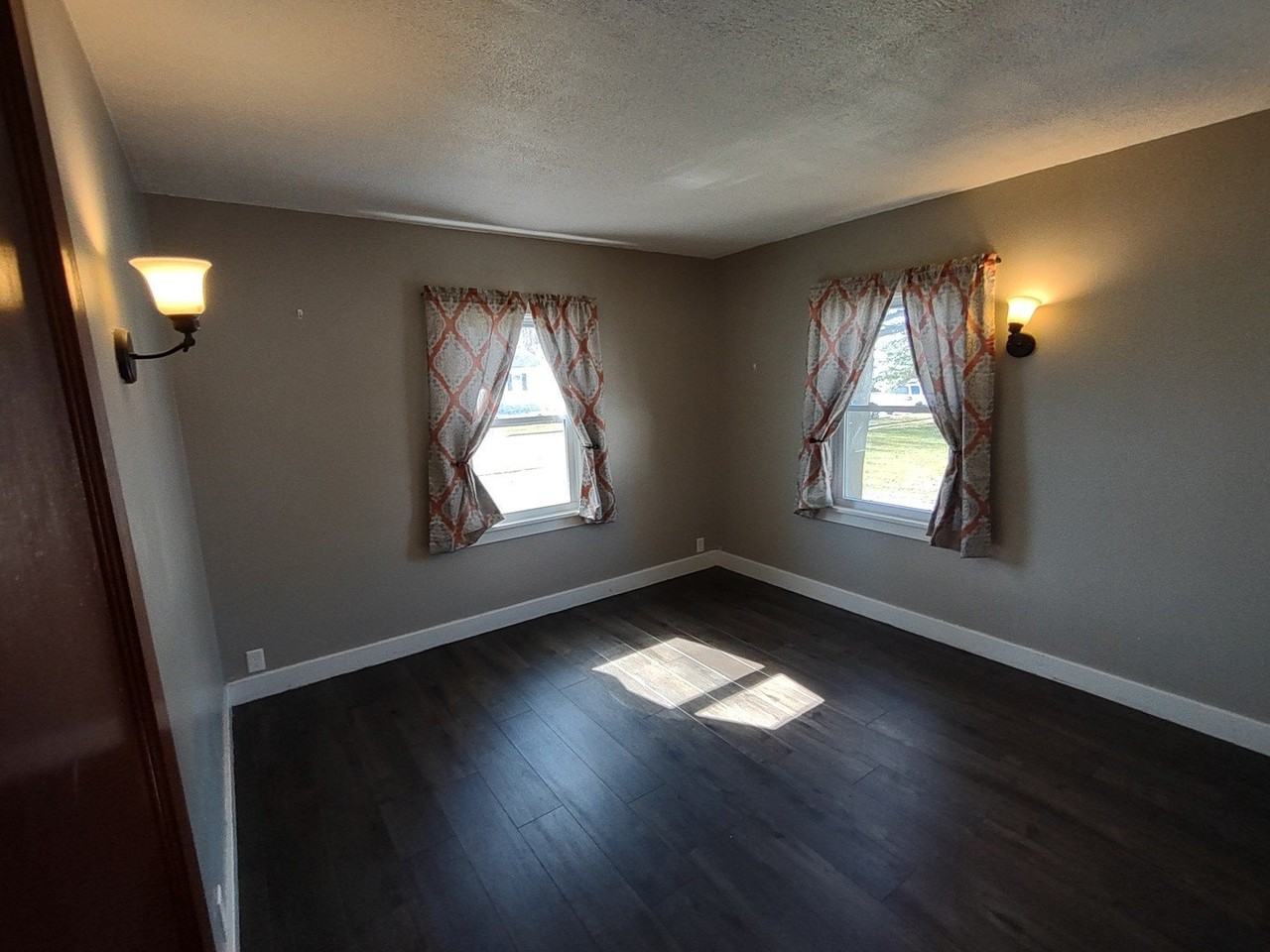 912 Douglas St - Photo 7 of 16