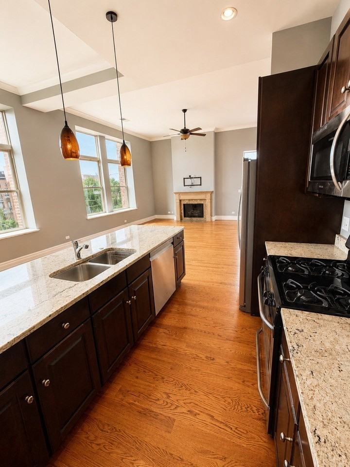 1470 W Carmen Ave #301 - Photo 5 of 21