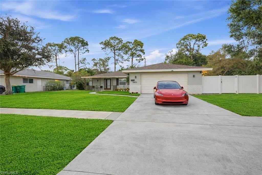 2473 Poinciana St - Photo 5 of 44