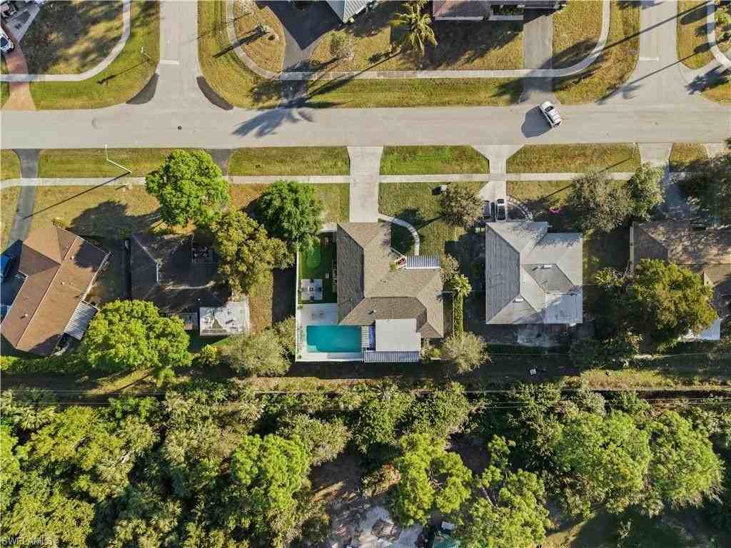 2473 Poinciana St - Photo 7 of 44