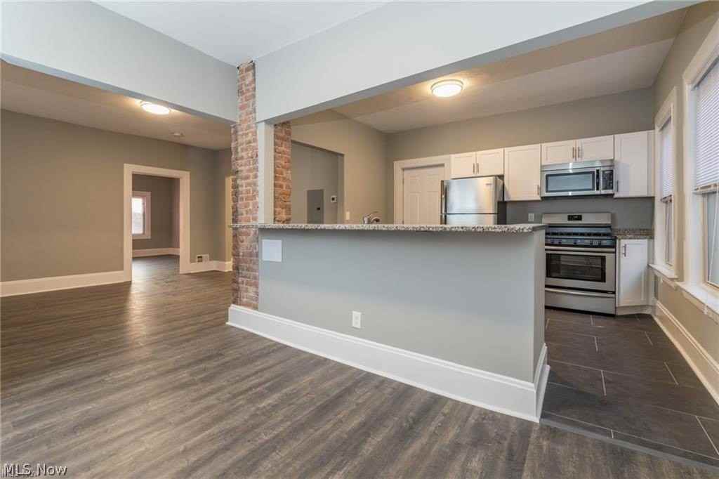 1387 W 69th St #4 - Photo 5 of 14