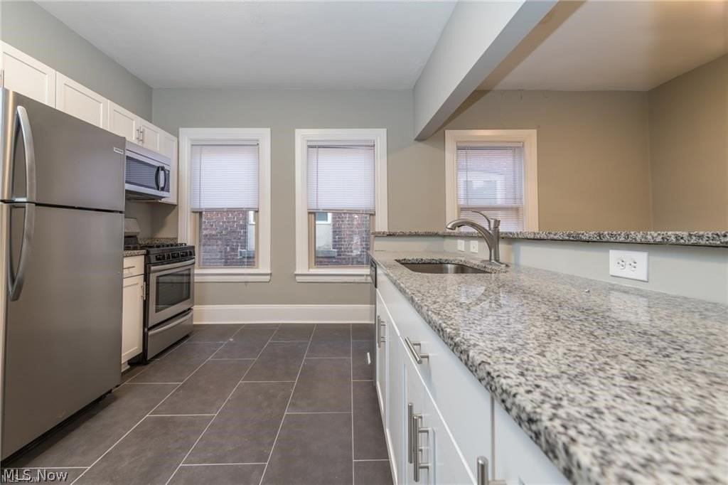 1387 W 69th St #4 - Photo 7 of 14