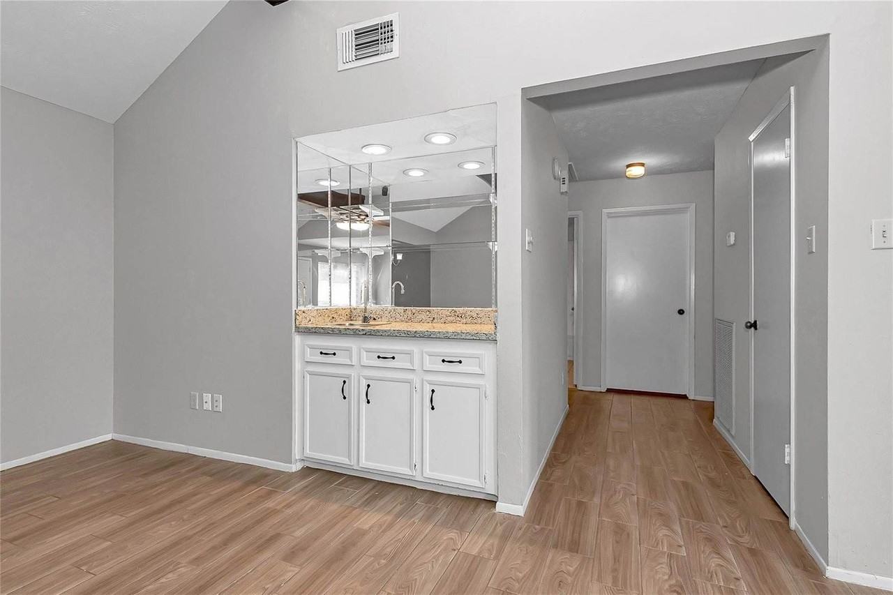 2710 Green Fields Dr - Photo 4 of 37