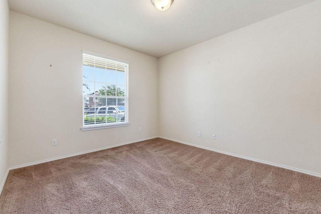 9701 Raeburn Ct - Photo 7 of 20
