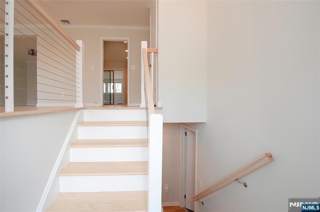 43 Spruce Ave - Photo 2 of 33