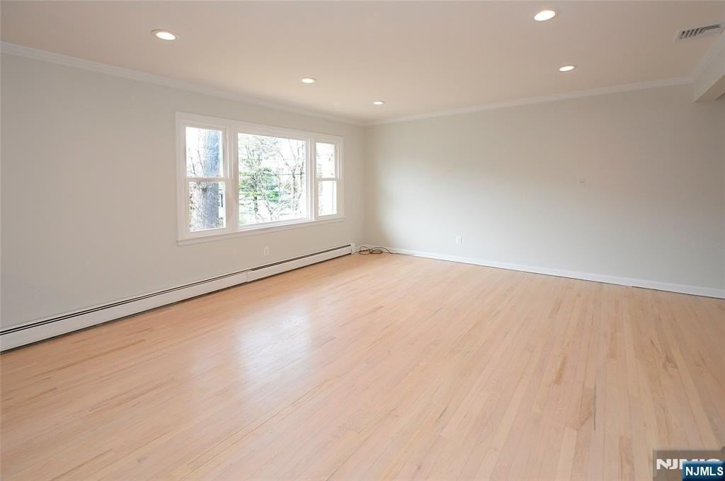 43 Spruce Ave - Photo 4 of 33