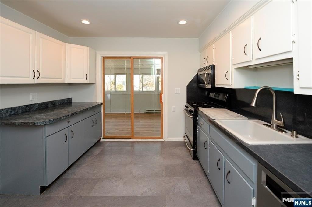 43 Spruce Ave - Photo 7 of 33