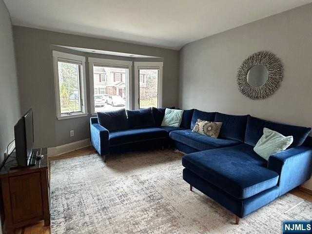 54 Oak St - Photo 4 of 17