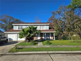 featured image of 800 Oakwood Dr