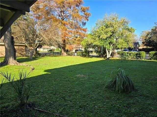 800 Oakwood Dr - Photo 4 of 15