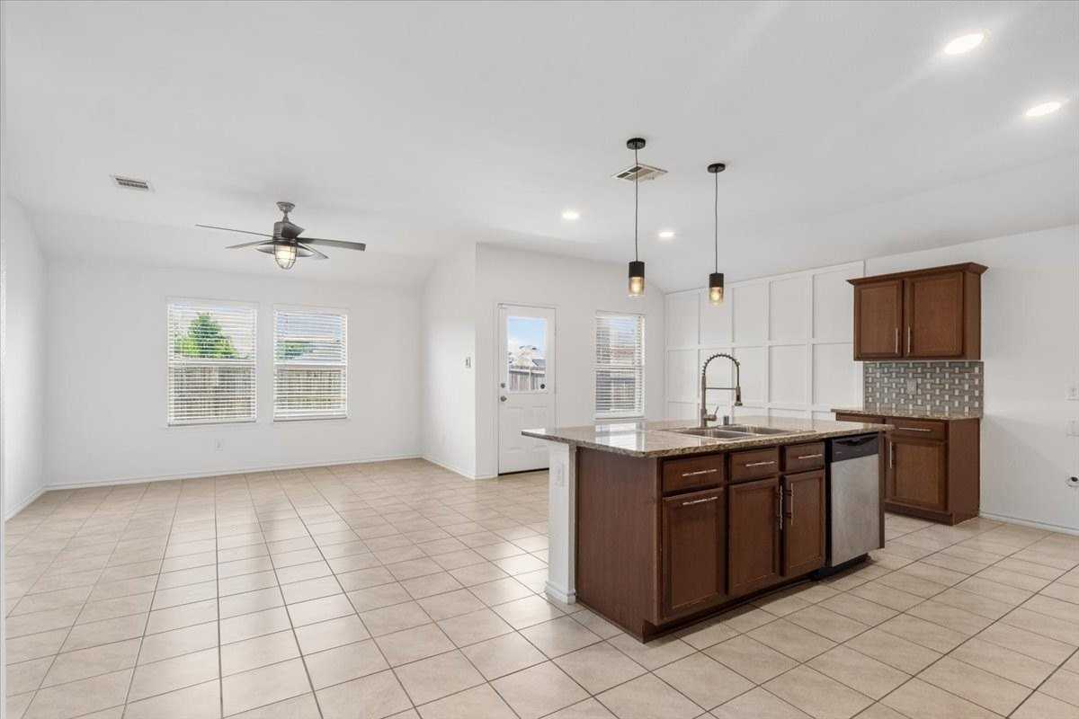 803 Quartz Trl - Photo 7 of 34