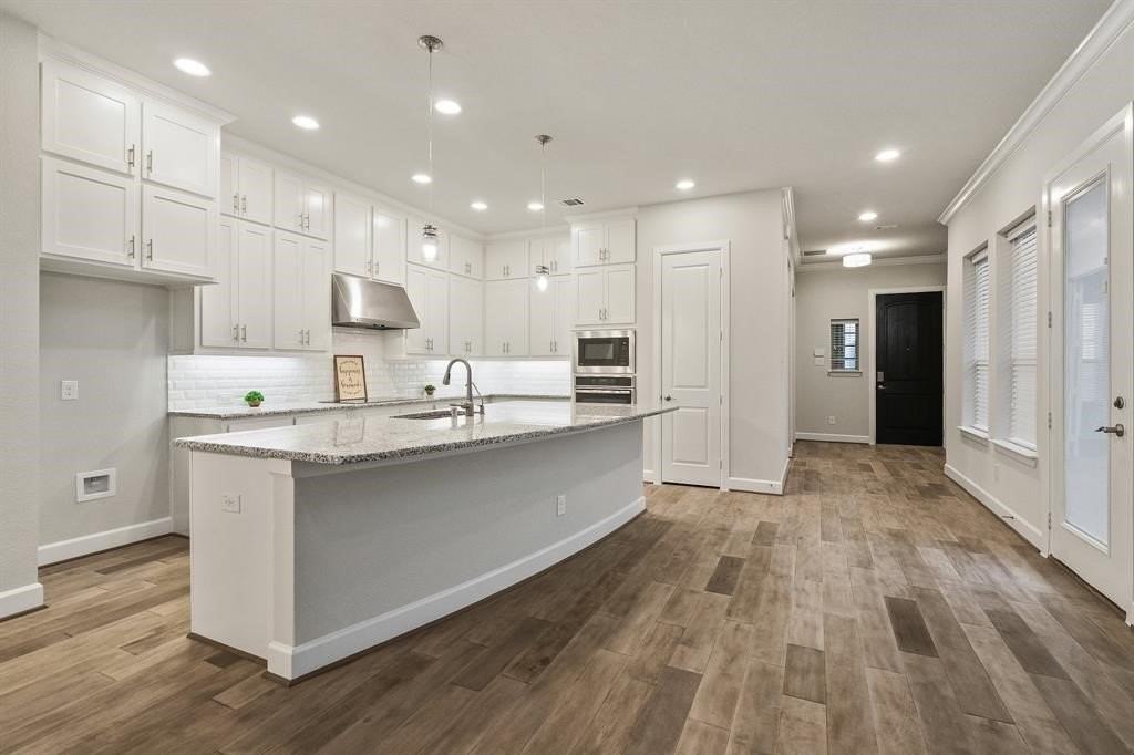 6305 Smithwick Dr - Photo 4 of 26