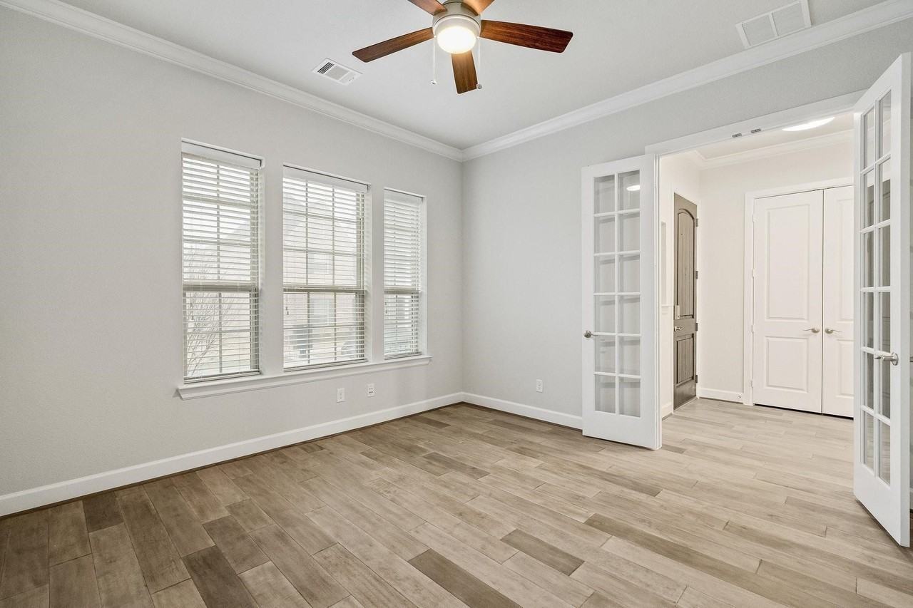 6305 Smithwick Dr - Photo 3 of 26
