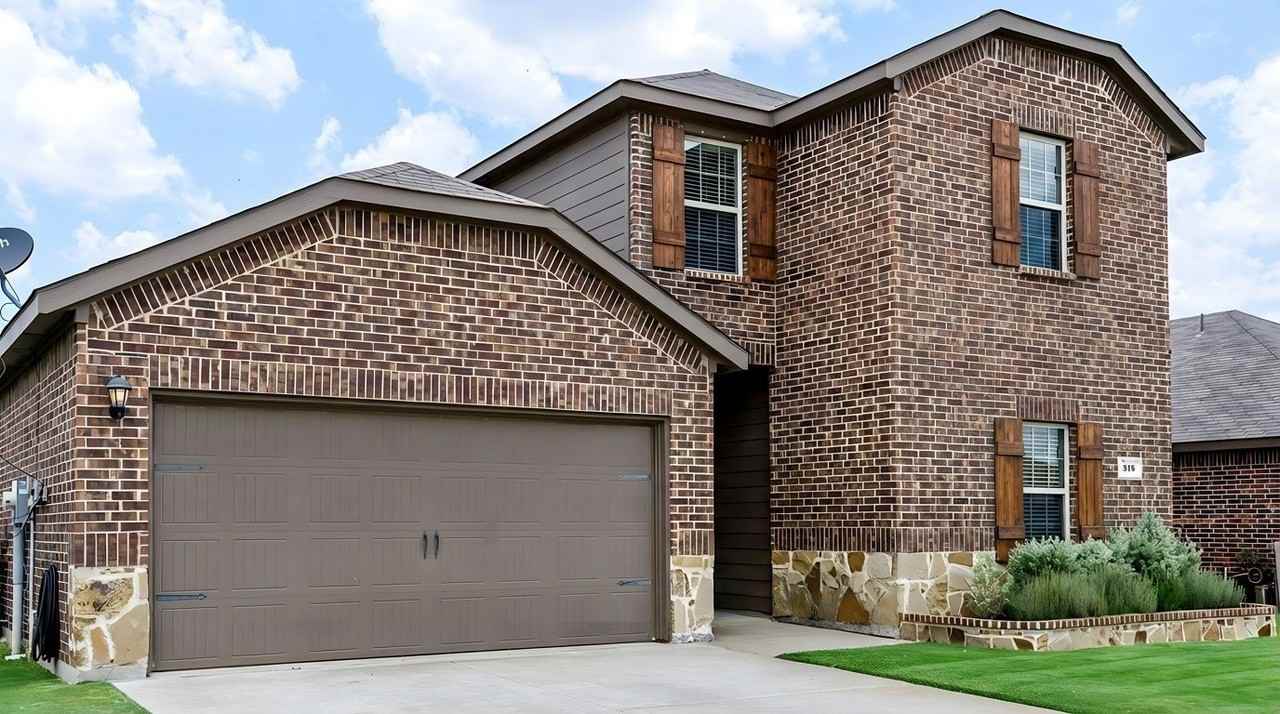 315 Pine Hollow Way - Photo 3 of 17