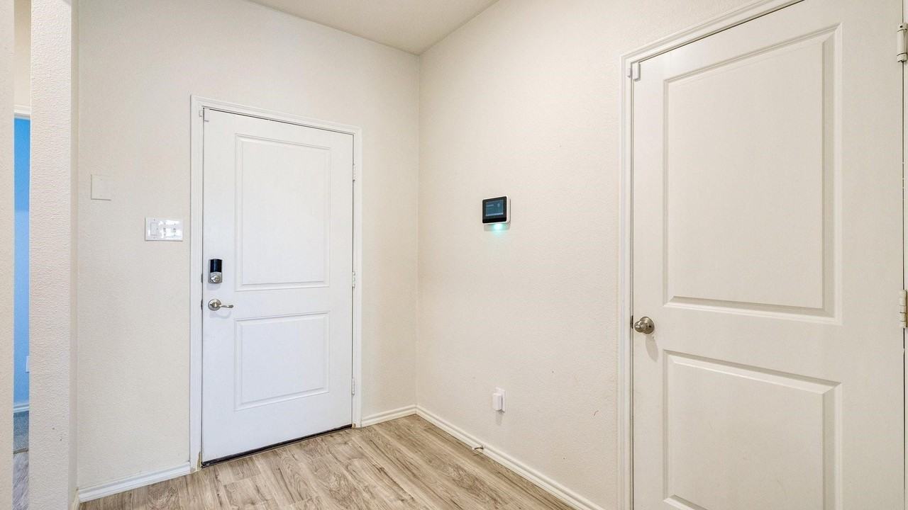 315 Pine Hollow Way - Photo 4 of 17