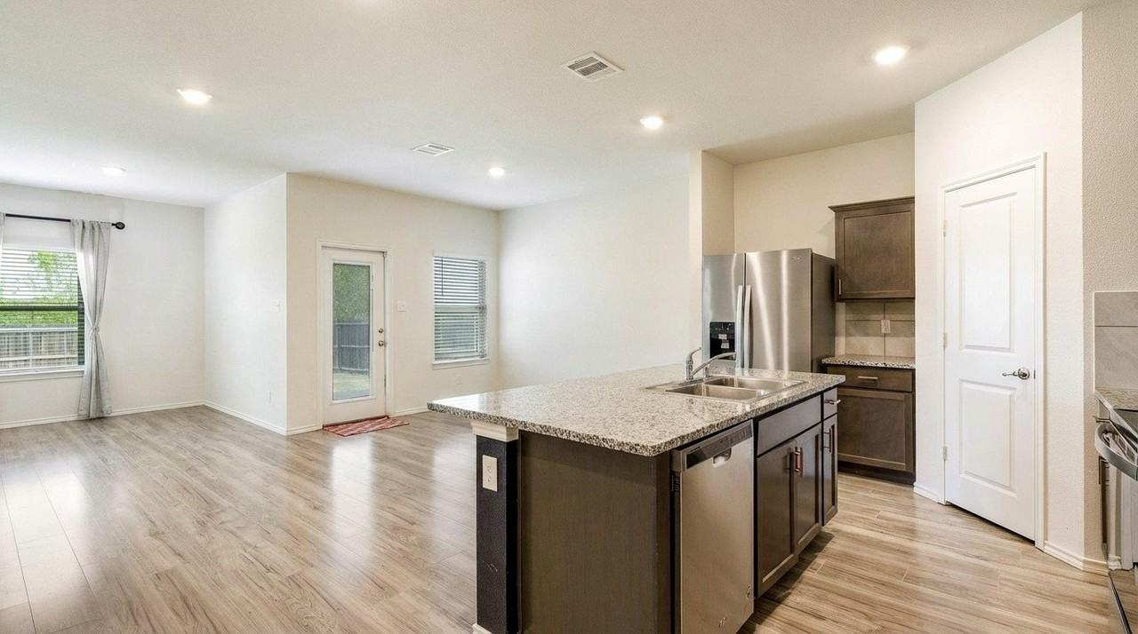 315 Pine Hollow Way - Photo 7 of 17