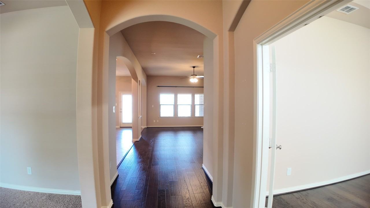 639 Stevenson Dr - Photo 3 of 24