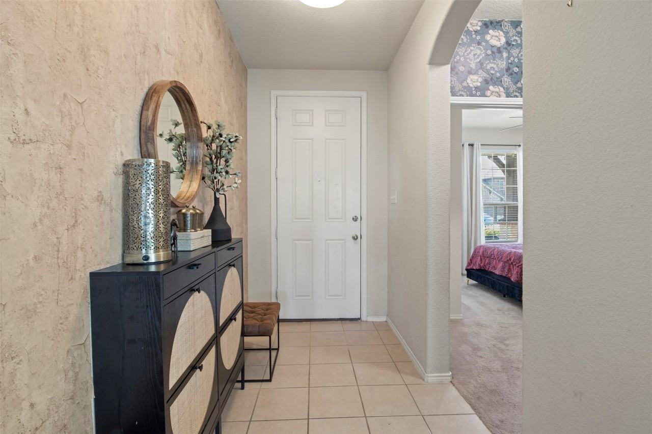 1802 Phillip Ln - Photo 6 of 37