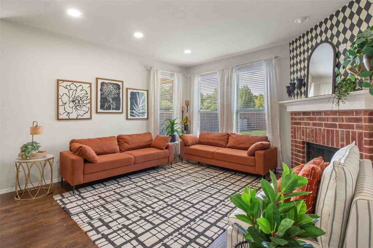 1802 Phillip Ln - Photo 7 of 37