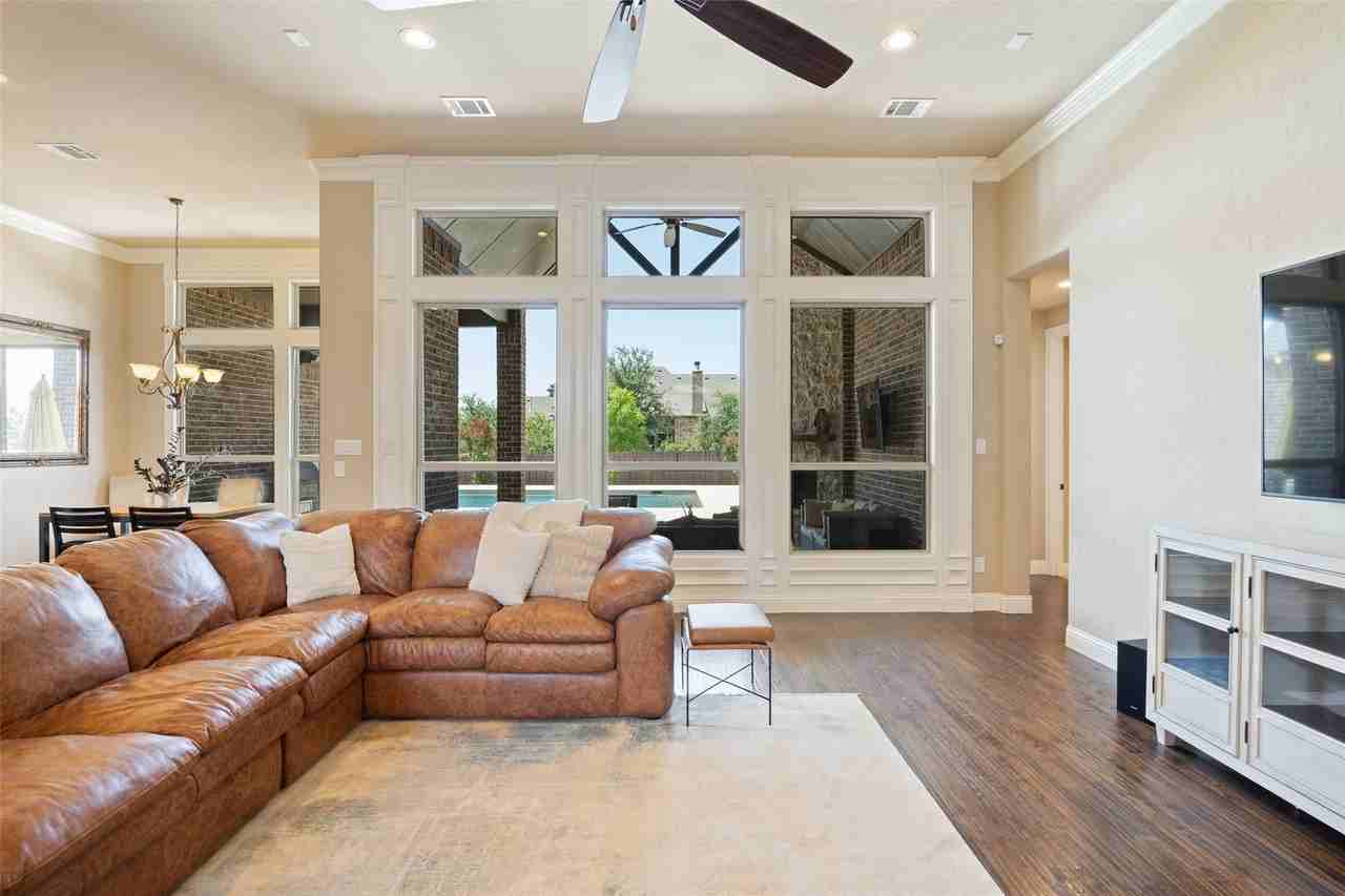 801 Rose Ct - Photo 4 of 36