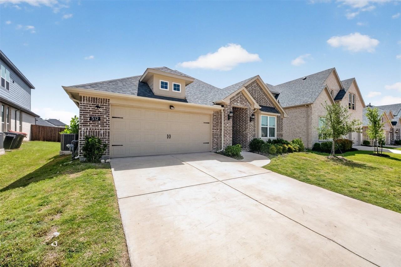 512 Portina Dr - Photo 3 of 28