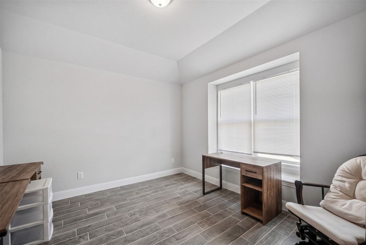512 Portina Dr - Photo 4 of 28