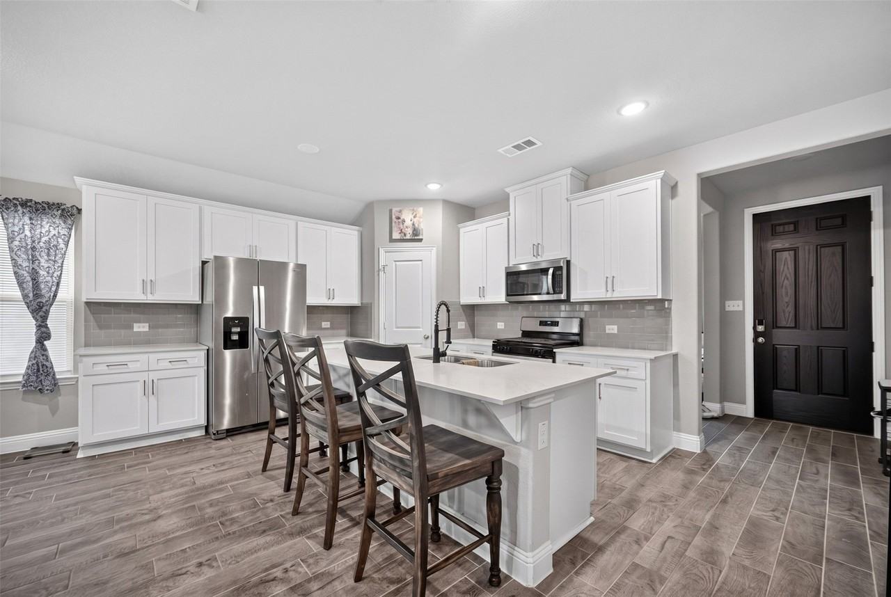 512 Portina Dr - Photo 6 of 28
