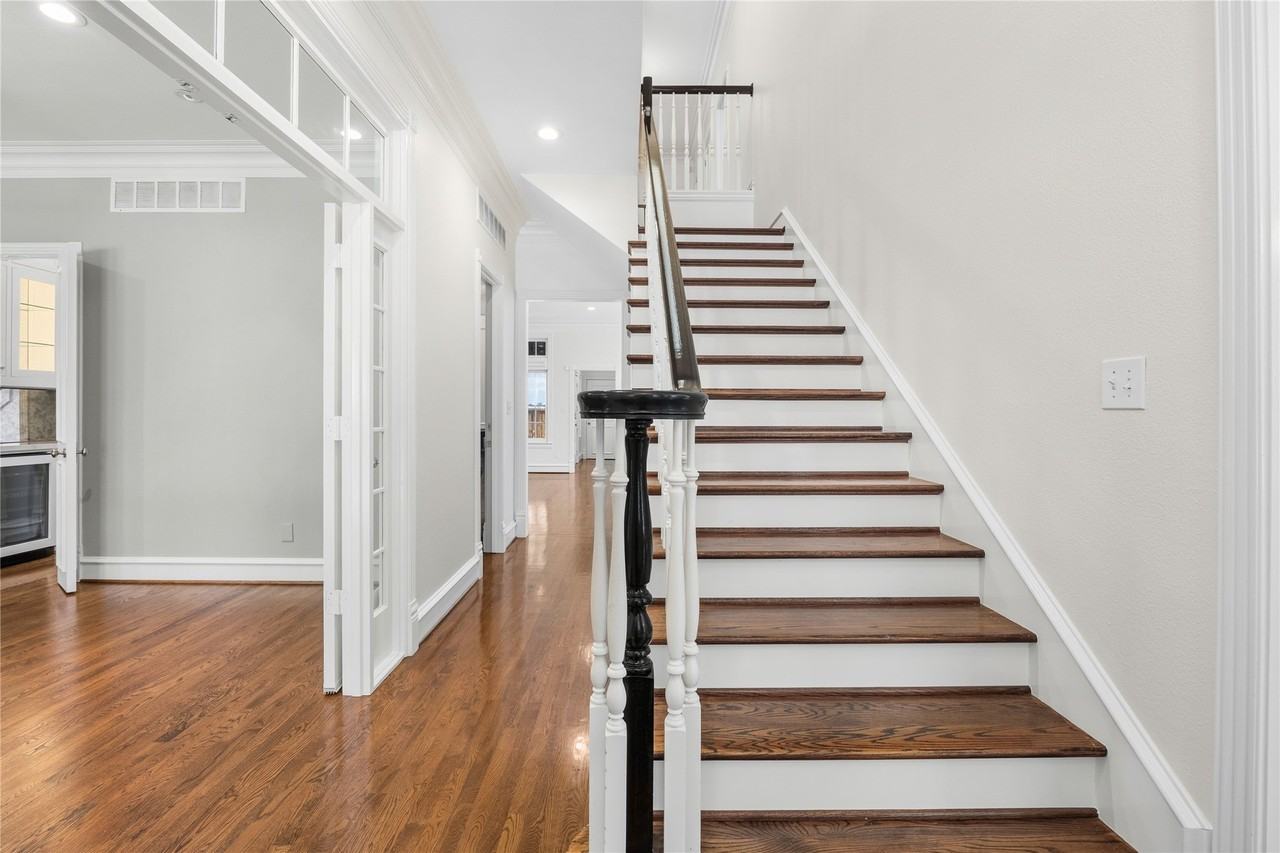 3817 Bryn Mawr Dr - Photo 3 of 39