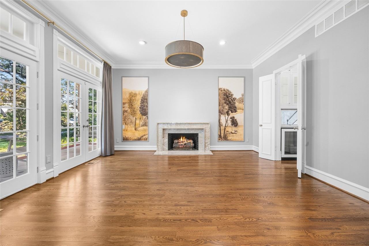 3817 Bryn Mawr Dr - Photo 4 of 39