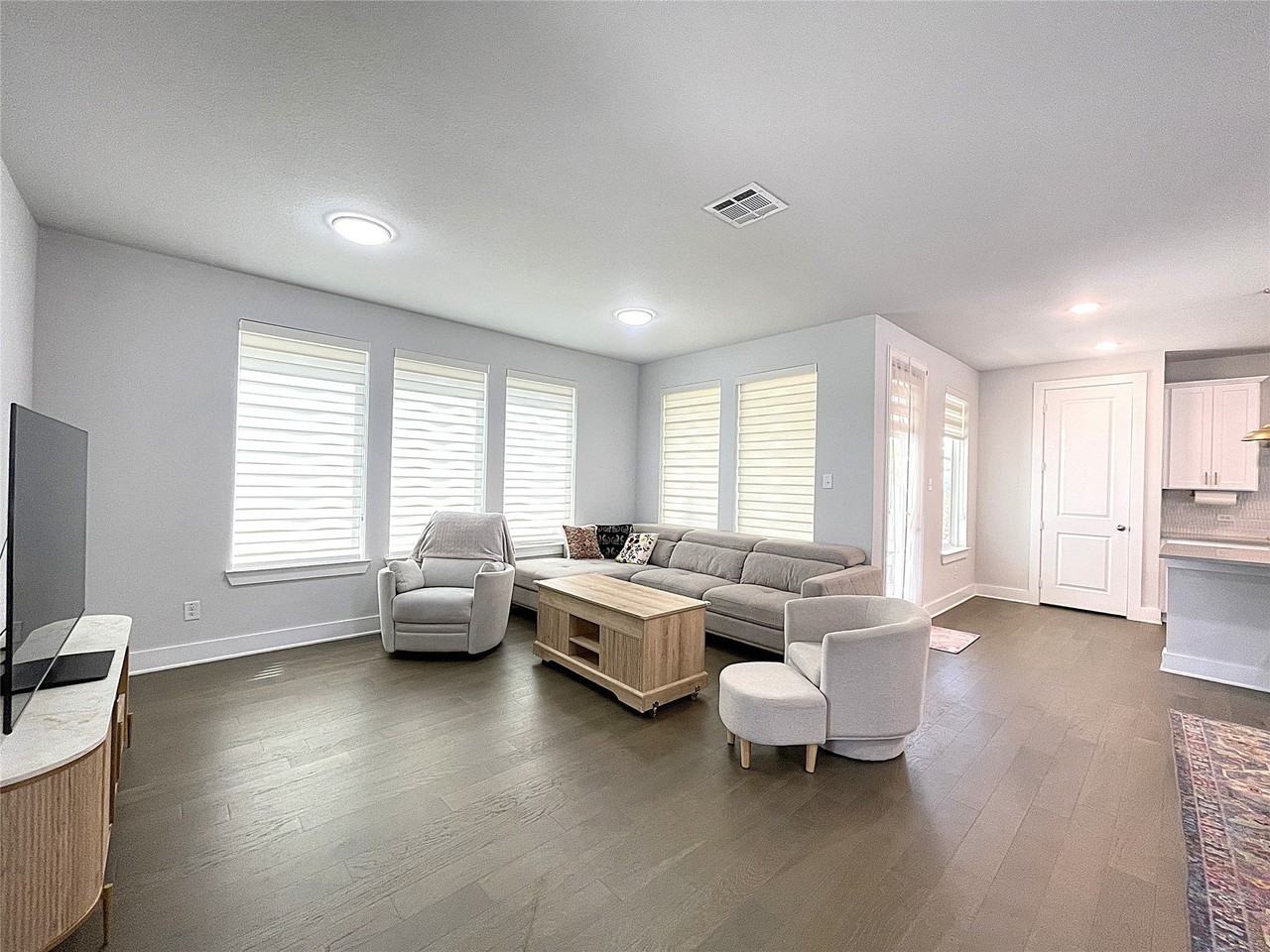 3229 Marilanda Rd - Photo 2 of 28