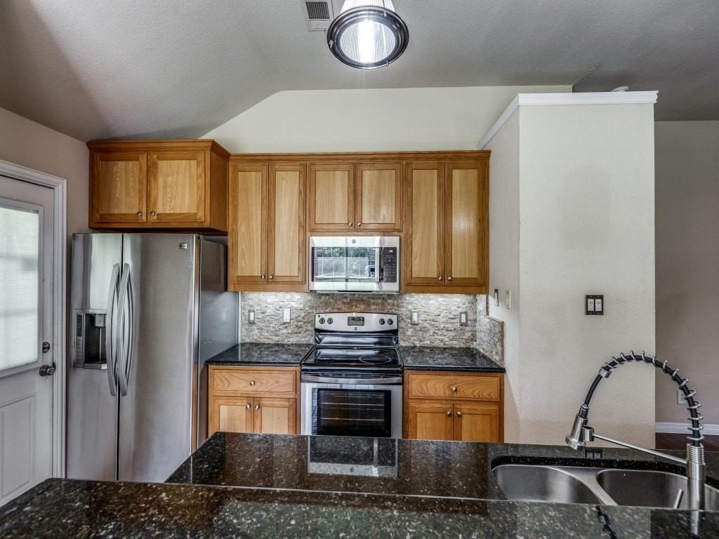 416 Scott Ln - Photo 4 of 12