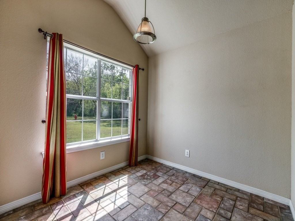 416 Scott Ln - Photo 5 of 12