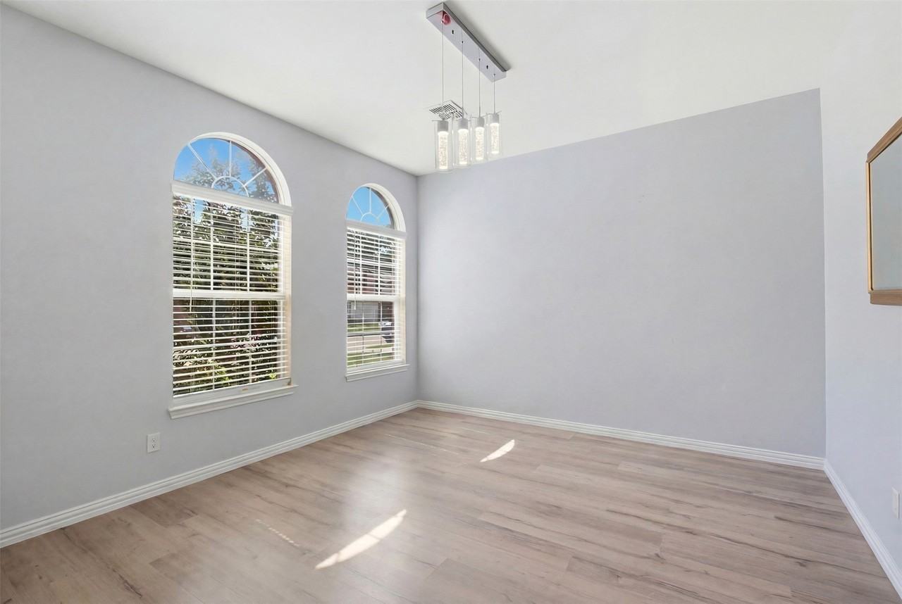2344 Magnolia Dr - Photo 4 of 26