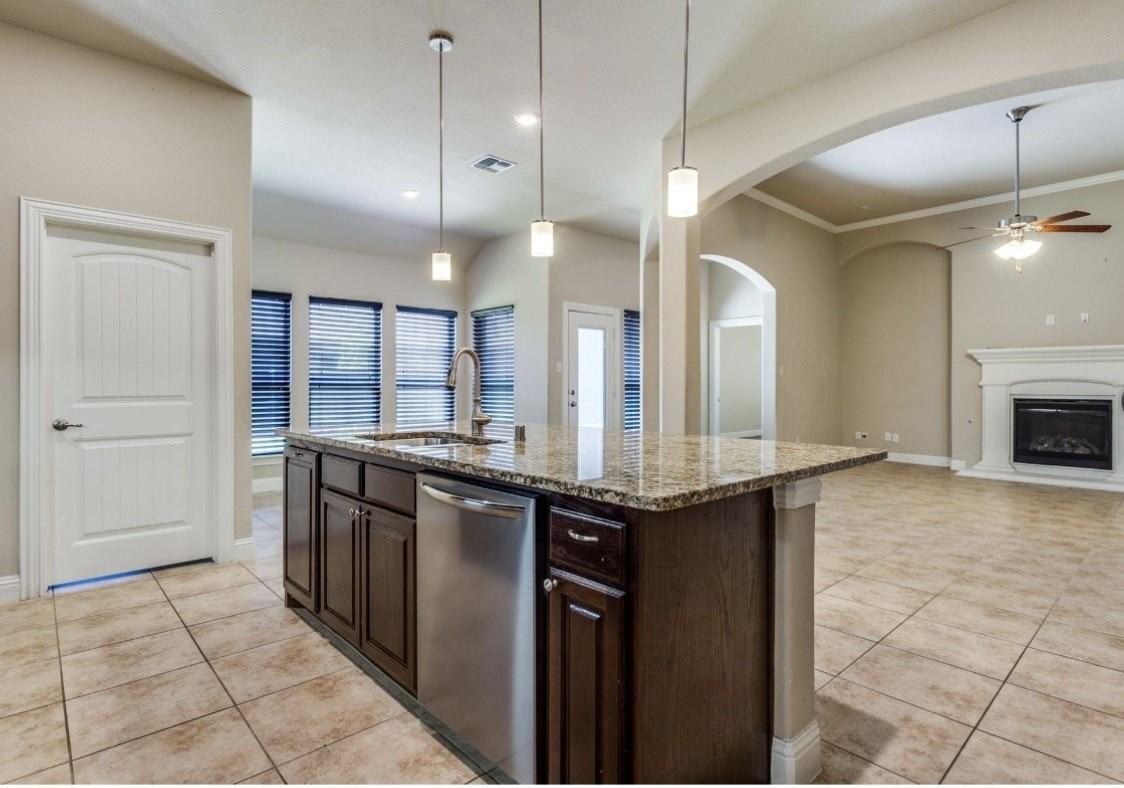 909 Sunnyvale Dr - Photo 6 of 24
